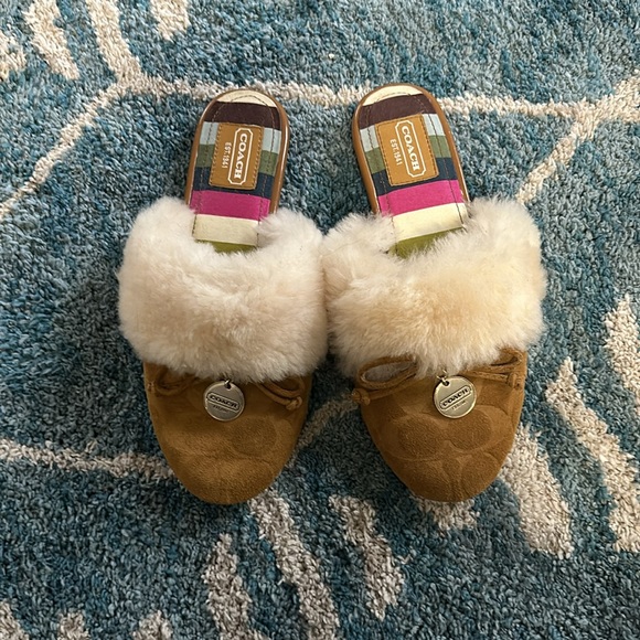 Coach slippers with Silver Coach decal and faux fur trim. - Picture 3 of 3